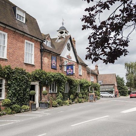 Hinds Head Hotel Aldermaston Buitenkant foto