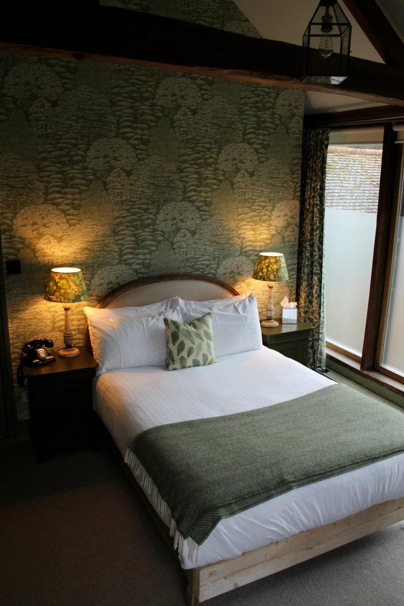 Hinds Head Hotel Aldermaston Buitenkant foto
