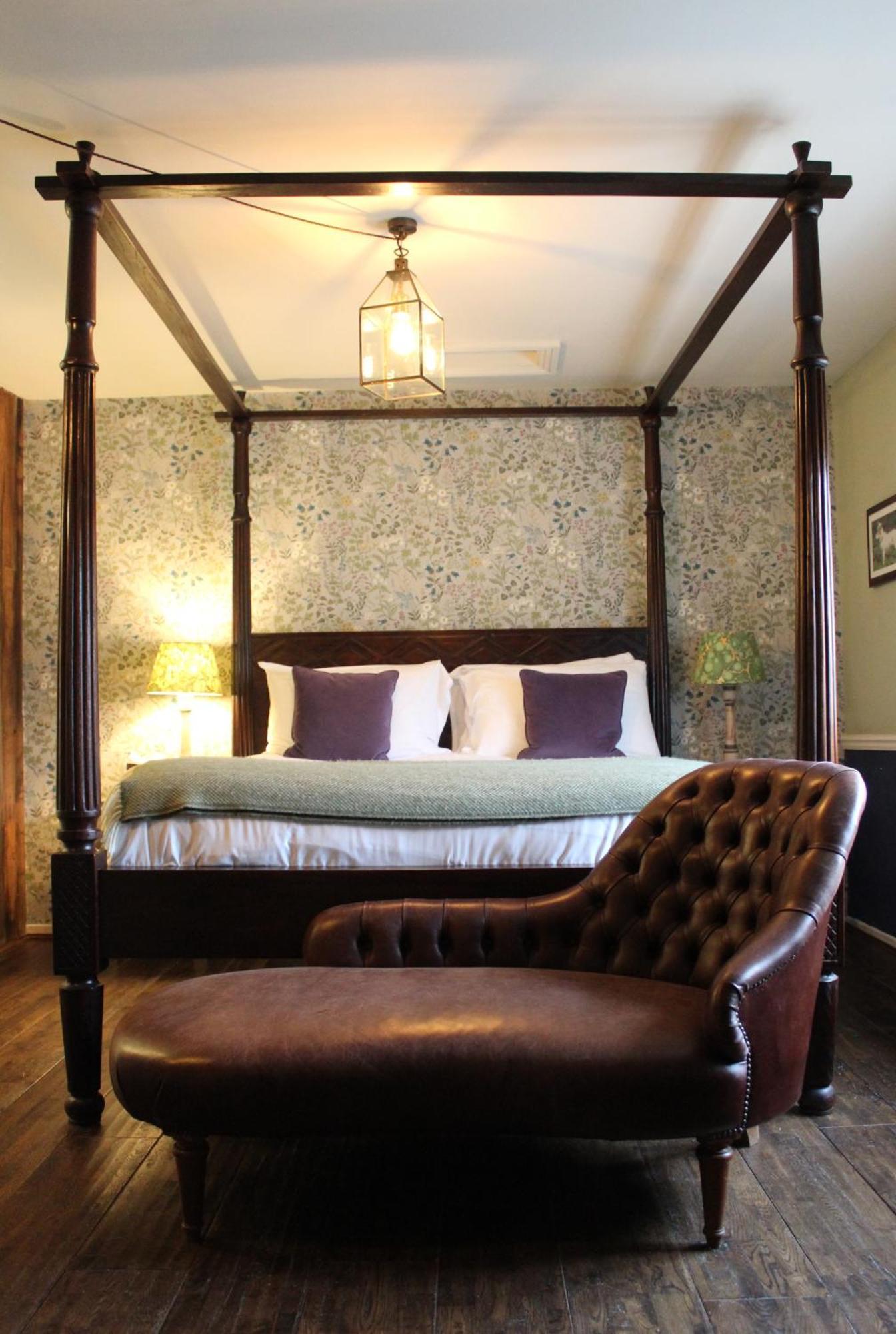 Hinds Head Hotel Aldermaston Buitenkant foto