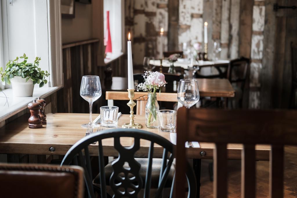 Hinds Head Hotel Aldermaston Buitenkant foto