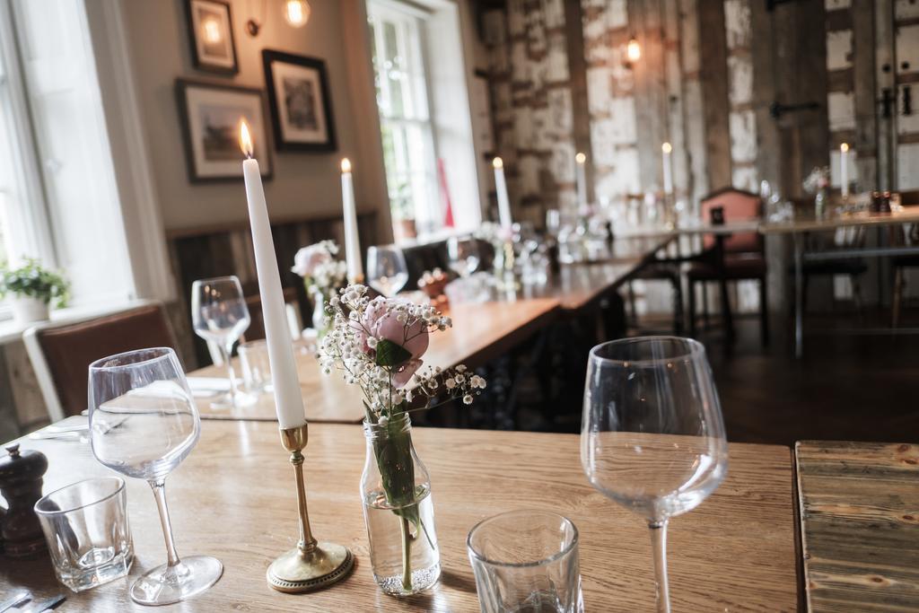 Hinds Head Hotel Aldermaston Buitenkant foto
