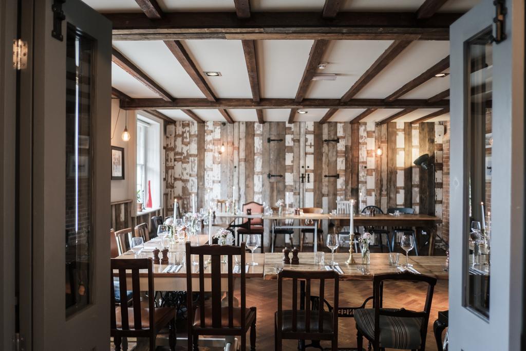 Hinds Head Hotel Aldermaston Buitenkant foto