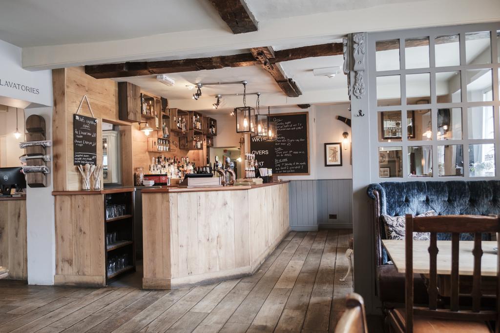 Hinds Head Hotel Aldermaston Buitenkant foto