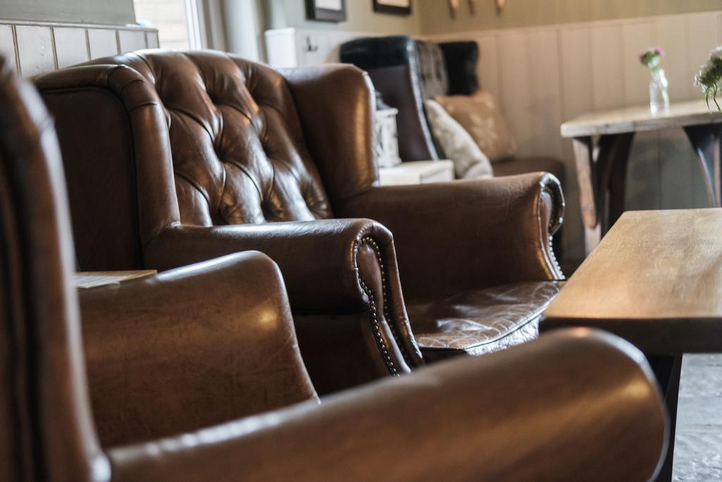 Hinds Head Hotel Aldermaston Buitenkant foto
