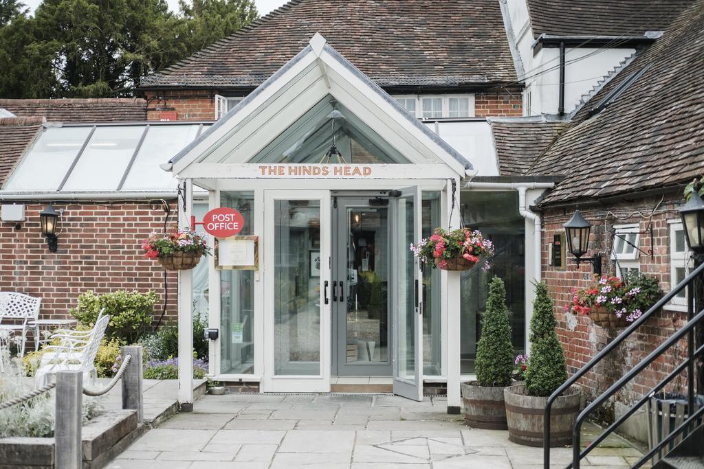 Hinds Head Hotel Aldermaston Buitenkant foto