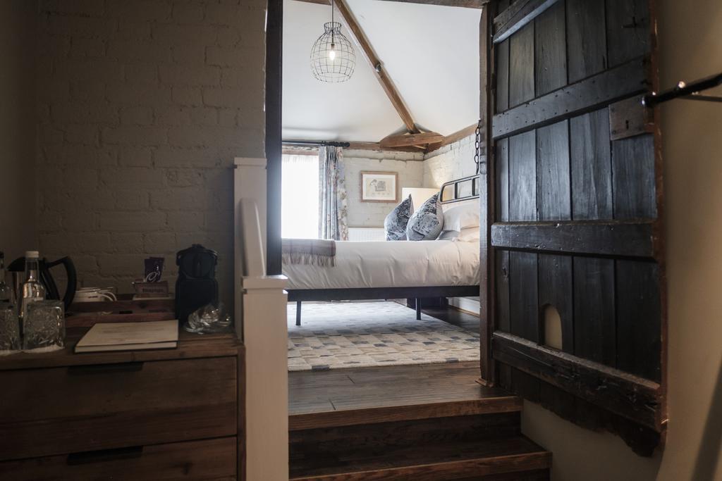 Hinds Head Hotel Aldermaston Buitenkant foto