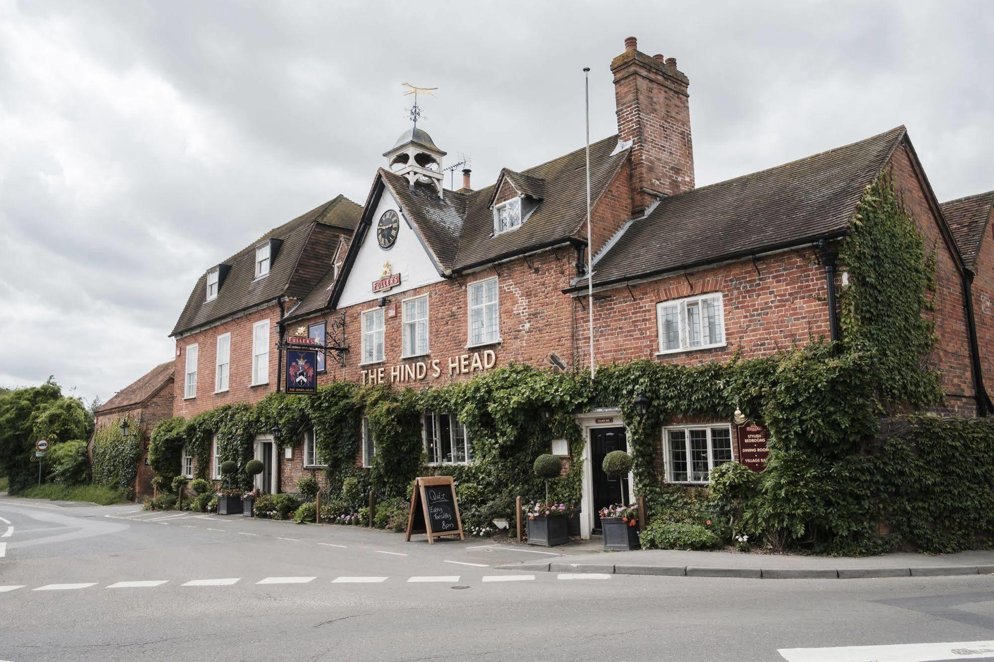 Hinds Head Hotel Aldermaston Buitenkant foto