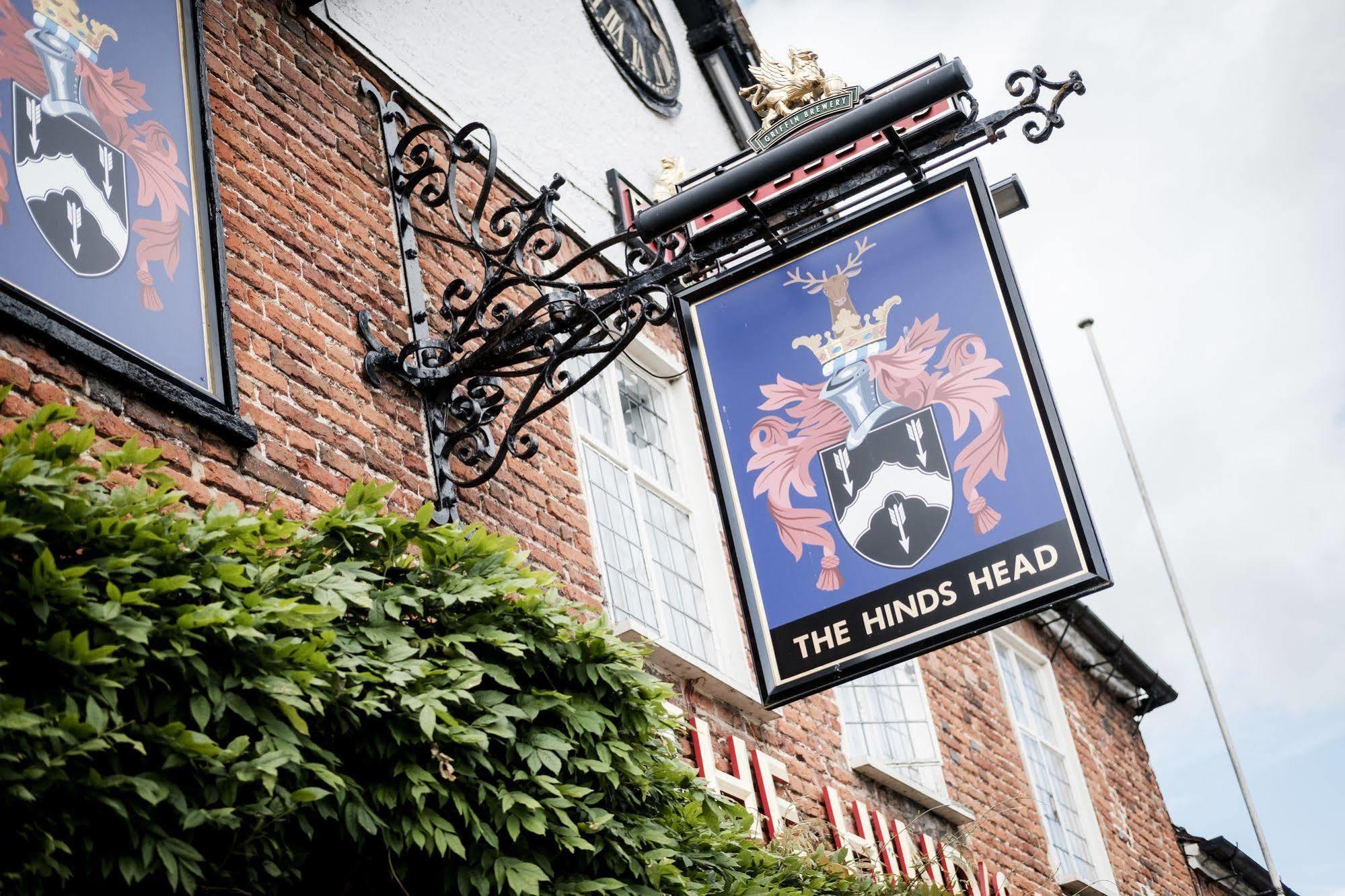 Hinds Head Hotel Aldermaston Buitenkant foto