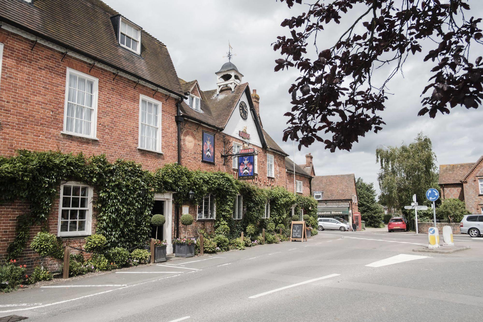 Hinds Head Hotel Aldermaston Buitenkant foto
